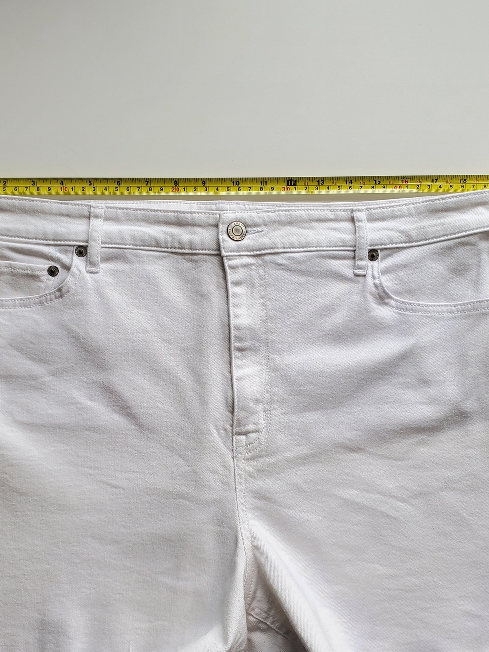 Lauren Ralph Lauren Women's Shorts, White (Size 18) - Picture 10 of 11